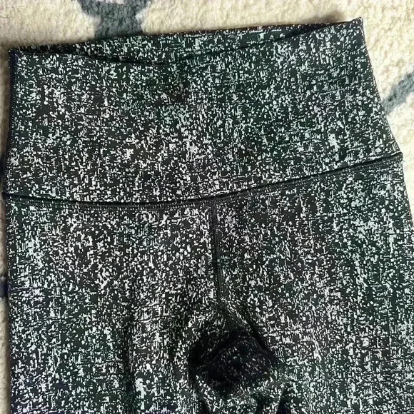 Lululemon Wunder Under cropped black and white marbled leggings size 2 - Picture 4 of 8